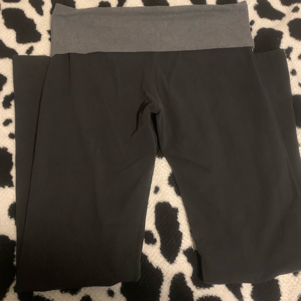 Black and Gray Athletic Leggings with Wide Waistband